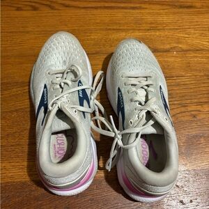 Brooks Women's Athletic Shoes - Gray and Pink